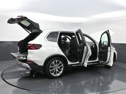 Used 2024 BMW X5 xDrive40i w/ Premium Package image 41