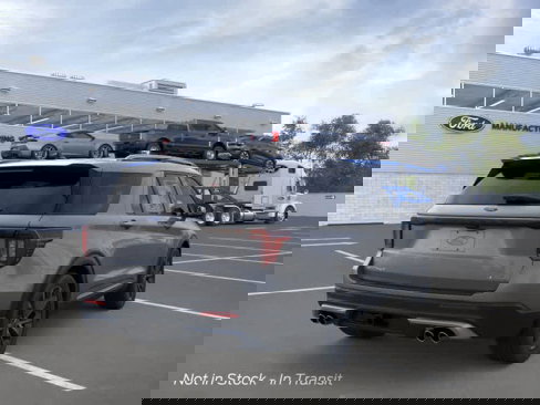 New 2025 Ford Explorer Platinum image 8