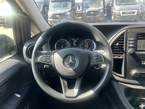 Used 2023 Mercedes-Benz Metris image 21