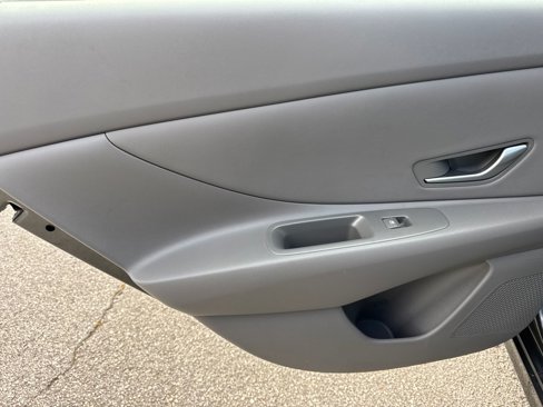 Used 2025 Hyundai Elantra Sport image 21