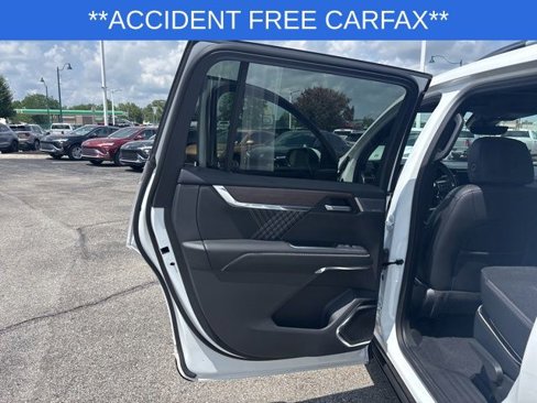 Used 2024 GMC Acadia Denali w/ Super Cruise Package image 29