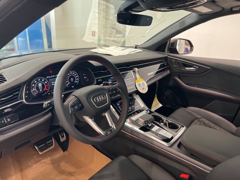 New 2025 Audi RS Q8 performance image 12