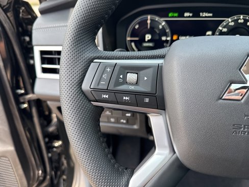 New 2025 Mitsubishi Outlander SEL image 34