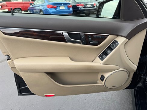 Used 2013 Mercedes-Benz C 300 4MATIC Sedan image 4