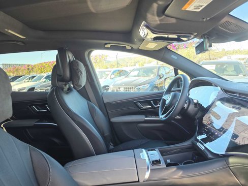 New 2026 Mercedes-Benz EQS 400 4MATIC SUV image 19