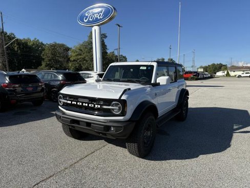 New 2025 Ford Bronco Outer Banks image 1