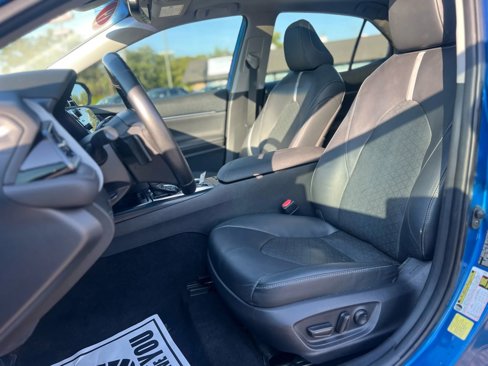 Used 2019 Toyota Camry XSE image 13
