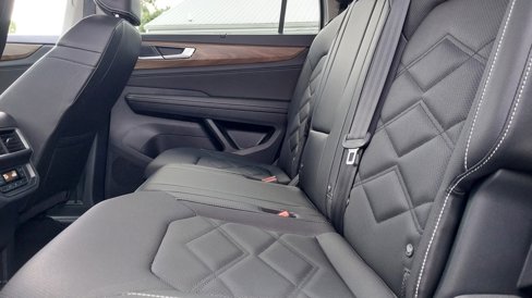 Used 2025 Volkswagen Atlas SE image 18