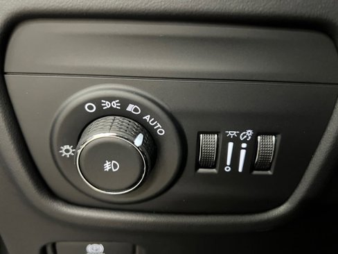 New 2025 Jeep Grand Cherokee L Summit w/ Advanced Protech Group IV image 31