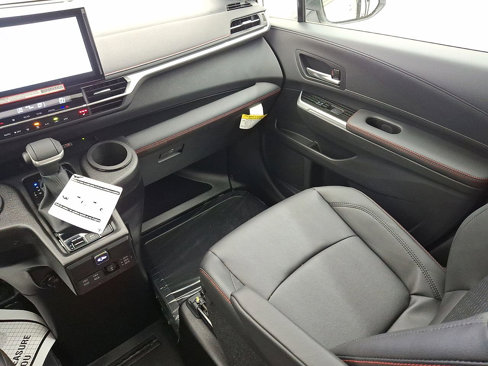 Used 2025 Toyota Sienna XSE image 11