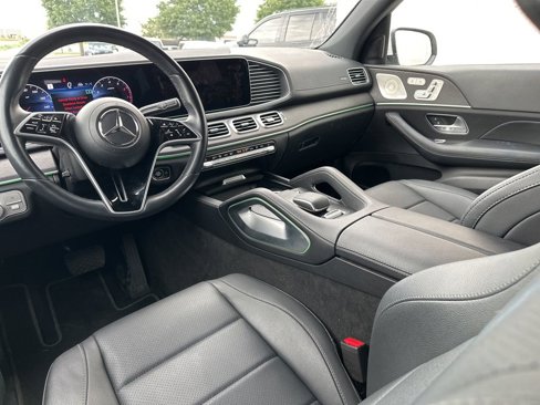 Used 2024 Mercedes-Benz GLS 450 4MATIC image 9