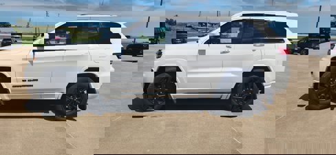 Used 2017 Jeep Grand Cherokee Altitude image 5