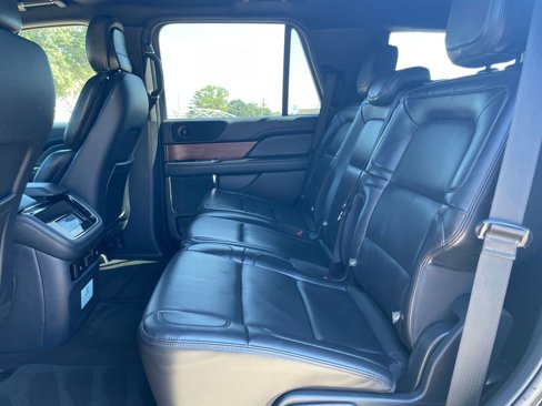 Used 2024 Lincoln Navigator Premiere image 25