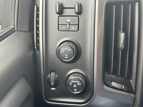 Used 2018 Chevrolet Silverado 1500 LT w/ All Star Edition image 19