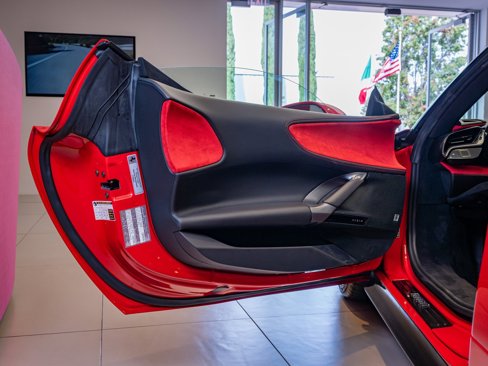 Used 2023 Ferrari SF90 Spider image 8