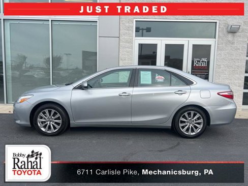 Certified 2017 Toyota Camry XLE image 1