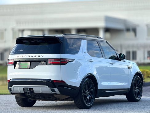 Used 2020 Land Rover Discovery Landmark image 8