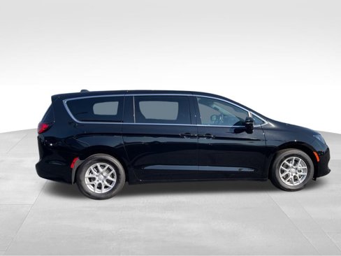 New 2026 Chrysler Voyager LX image 6