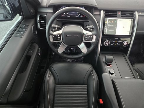 Certified 2024 Land Rover Discovery Dynamic SE image 12