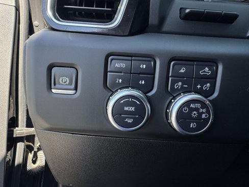 Used 2024 GMC Sierra 3500 Denali w/ Denali Reserve Package image 19