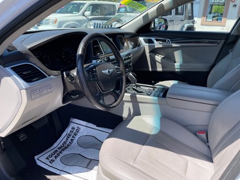 Used 2015 Hyundai Genesis 3.8 image 11