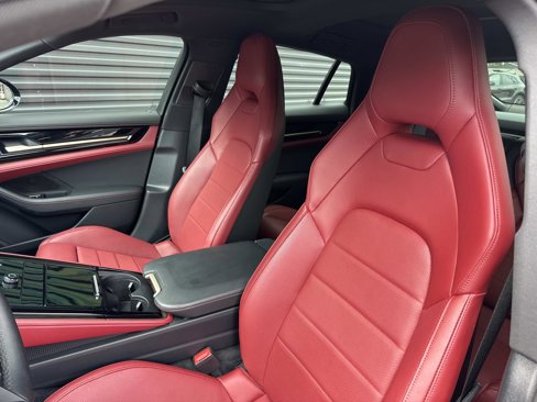 Certified 2024 Porsche Panamera image 4
