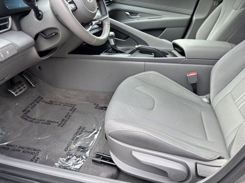 Used 2025 Hyundai Elantra Sport image 9
