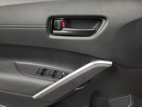 Used 2024 Toyota Corolla Cross SE image 18