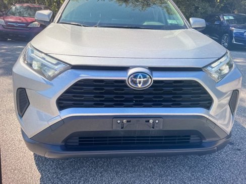 Used 2022 Toyota RAV4 XLE w/ Convenience Package image 8