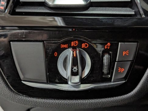Used 2022 BMW 540i xDrive w/ M Sport Package image 33