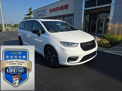 New 2026 Chrysler Pacifica Limited image 1