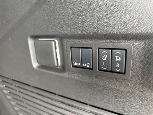 New 2025 GMC Yukon AT4 w/ Premium Trailering Package image 32
