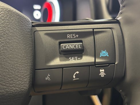 Used 2025 Nissan Rogue SL w/ SL Premium Package image 43