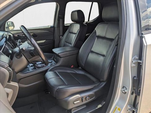 Used 2022 Chevrolet Traverse RS image 16