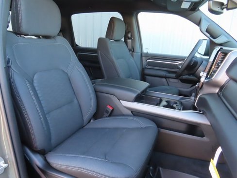 New 2026 RAM 1500 4x4 Crew Cab image 26