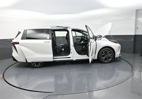 New 2025 Toyota Sienna Platinum image 40