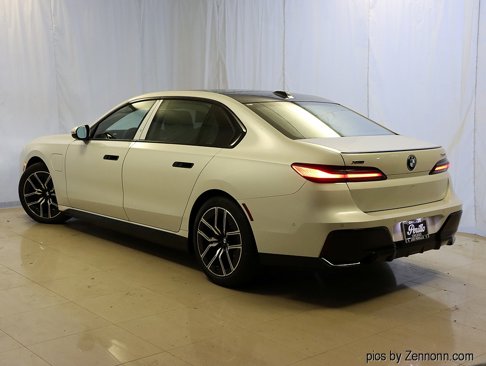 Used 2026 BMW 750e xDrive image 9