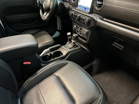 Certified 2022 Jeep Wrangler Unlimited Sahara w/ Cold Weather Group image 15