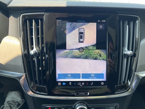 Certified 2025 Volvo V90 B6 Cross Country Plus image 22