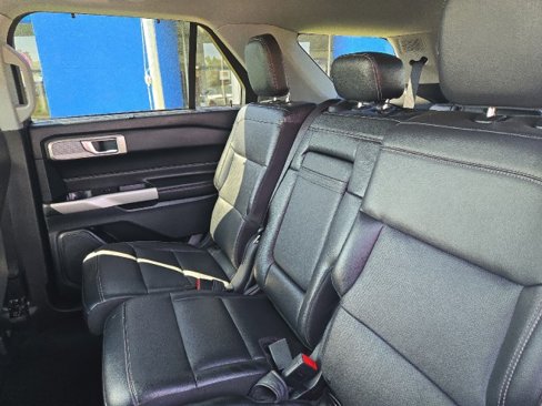 Used 2023 Ford Explorer Limited image 15