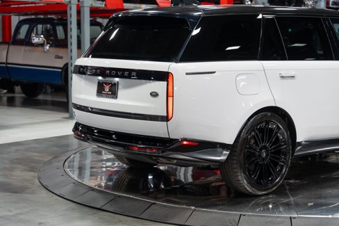 Used 2023 Land Rover Range Rover Long Wheelbase SE image 21