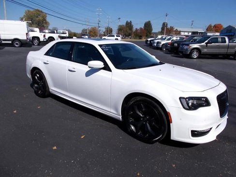 Used 2022 Chrysler 300 Touring L w/ Popular Equipment Group image 11