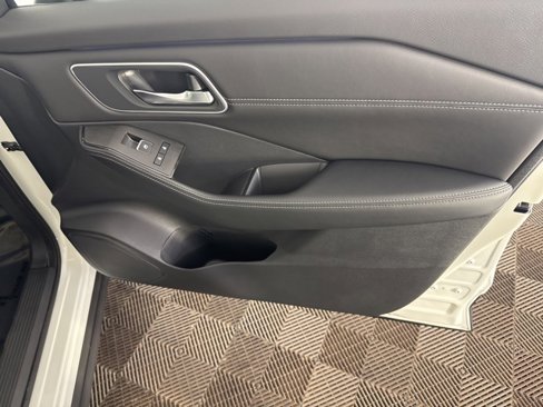 New 2026 Nissan Rogue Platinum image 19