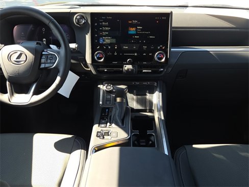 Used 2025 Lexus GX 550 w/ Accessory Package (2T) image 11