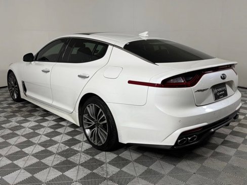 Used 2018 Kia Stinger Premium image 4
