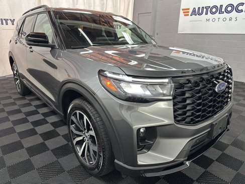 Used 2025 Ford Explorer ST-Line image 2