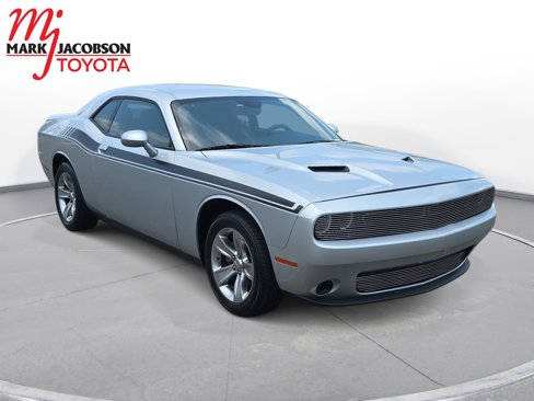 Used 2021 Dodge Challenger SXT image 5