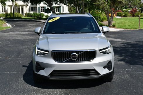 Used 2025 Volvo XC40 B5 Core image 9
