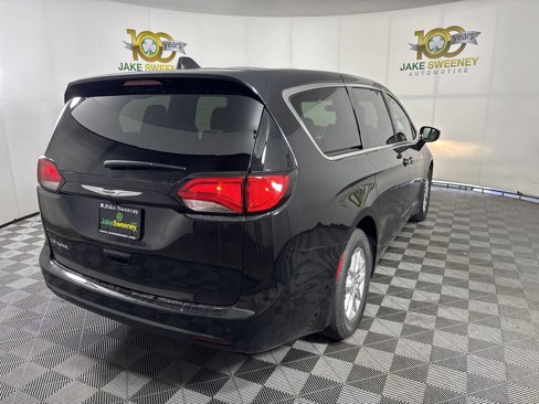 New 2025 Chrysler Voyager LX image 7