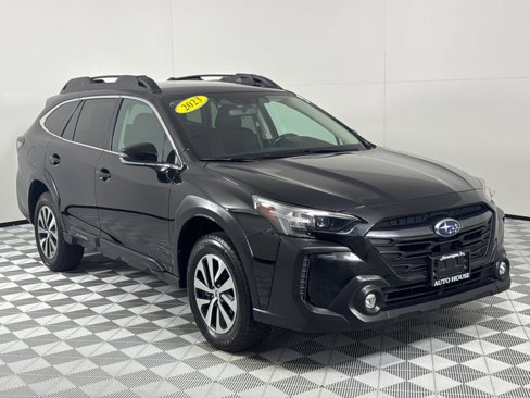 Used 2023 Subaru Outback Premium image 3